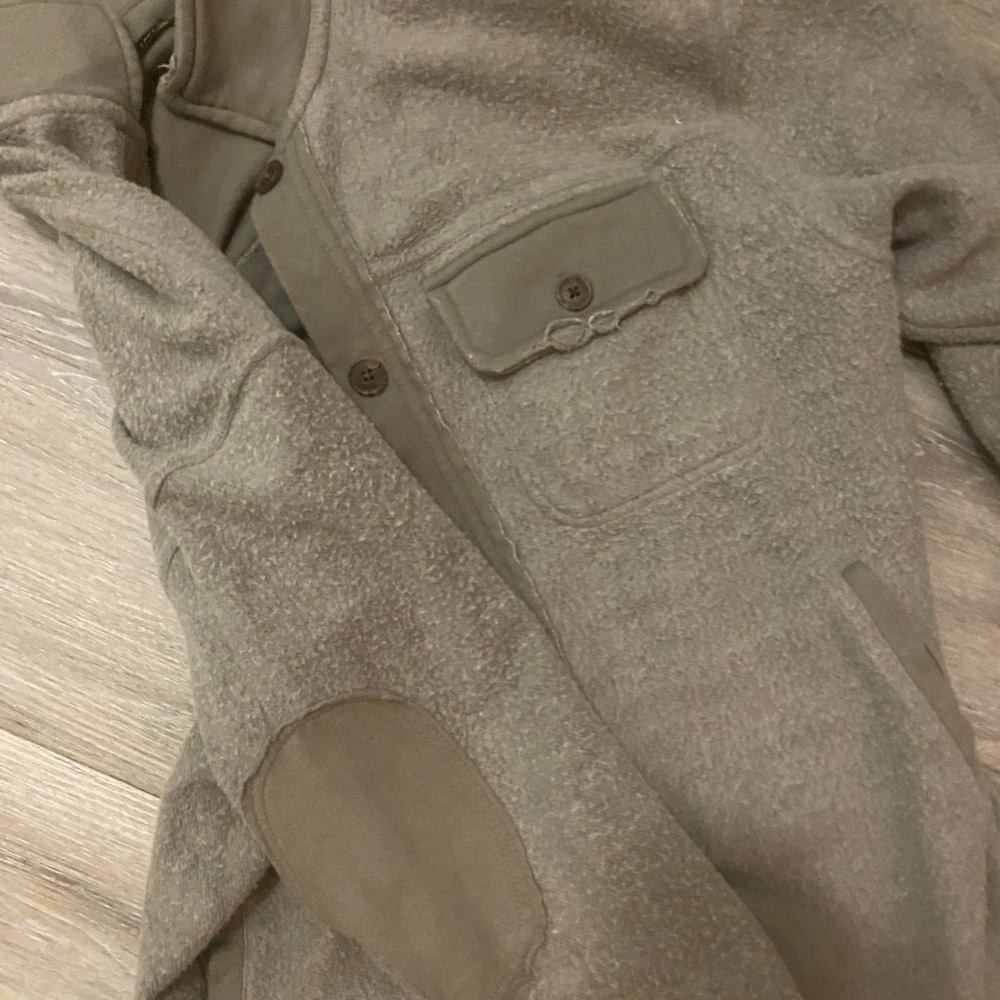 Shacket - Picture 3 of 3